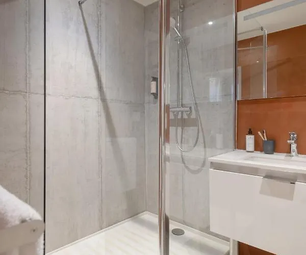 מלון Mihotel Georges *